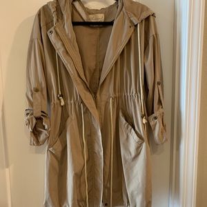 Lightweight windbreaker style jacket